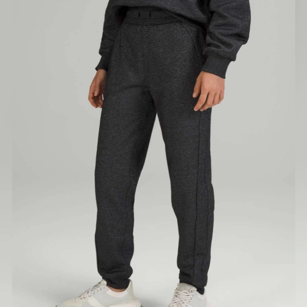 Lululemon Scuba High-Rise Jogger *Sparkle
Black Sz 4 - Picture 1 of 9